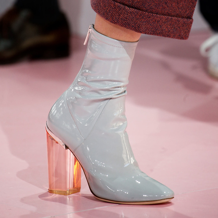 Christian Dior。
